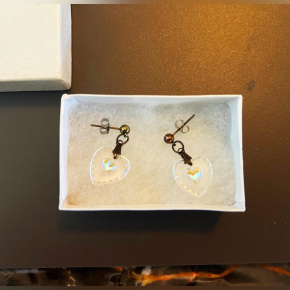 SOLD- Heart of Glass iridescent Earrings- Never Worn - Picture 5 of 7
